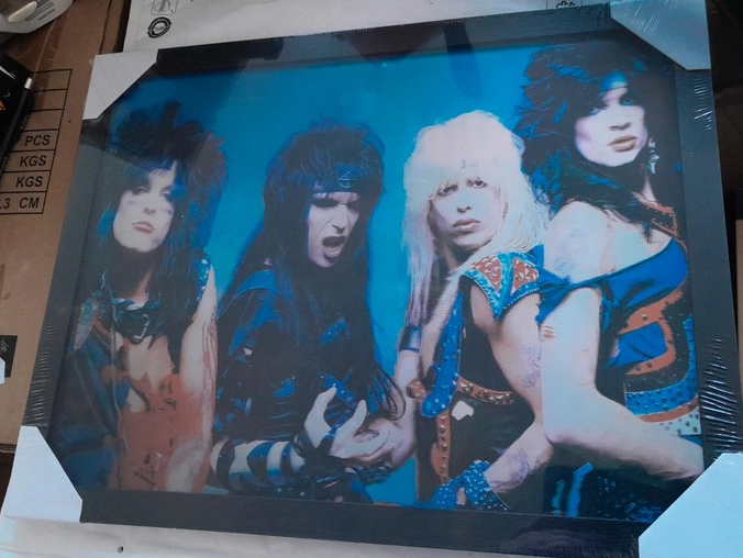 Kombinace 3D obrazů Kiss a motley Crue