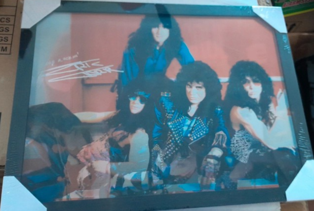 Kombinace 3D obrazů Kiss a motley Crue