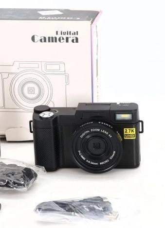 Digitální fotoaparát 2 ,7 k. FHD. S výklopnou obrazovkou